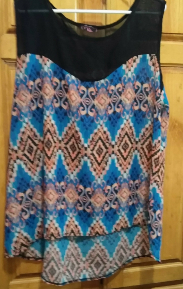Hi-low sleeveless top